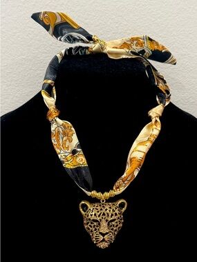 Gold Leopard Pendant Scarf Necklace - Black & Gold